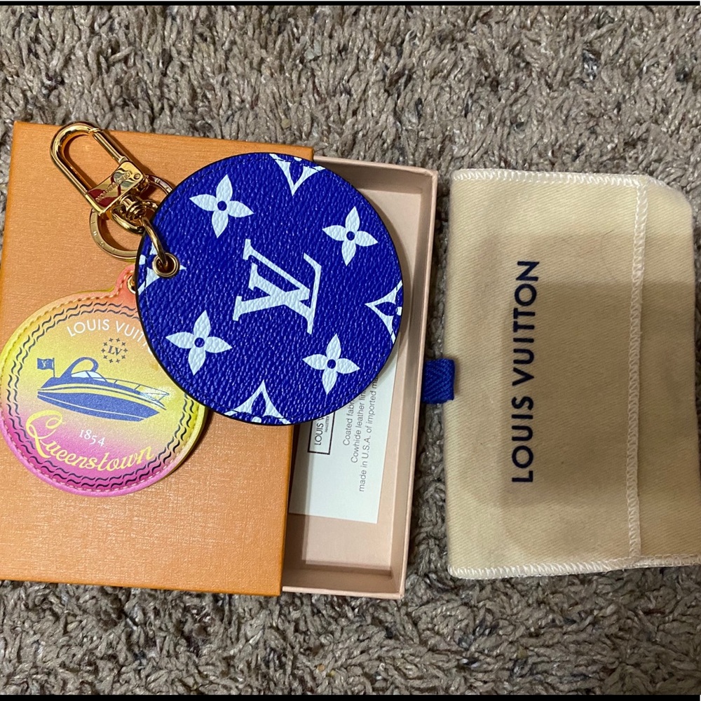 Louis Vuitton monogram giant bag charm key holder